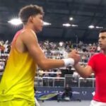 Shelton y Munar, en el saludo al término del partido.