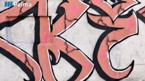 Este es el grafiti que estaba pintando el denunciado.