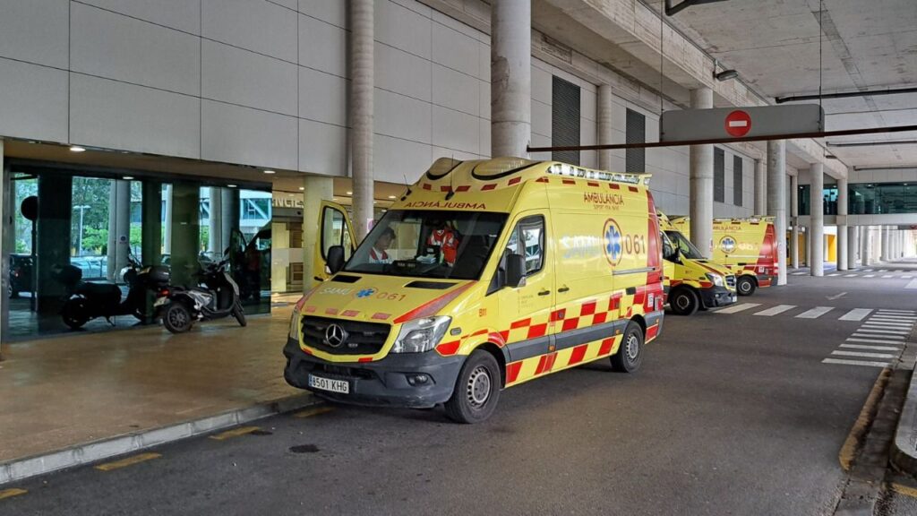 Imagen de archivo// Herido un trabajador y trasladado en ambulancia a Son Espases