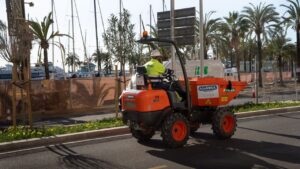 Operarios en la obra de reforma integral del Paseo Mar&iacute;timo de Palma.