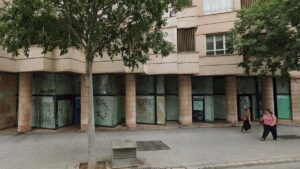 www.mallorcadiario.com fotos 1 486160 banco okupado en las avenidas de palma
