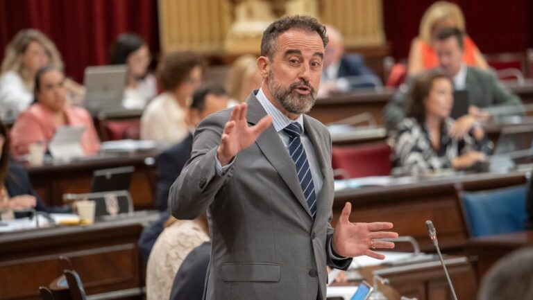 Conseller de Vivienda, José Luis Mateo.