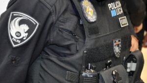 Un conductor se duerme en un sem&aacute;foro de Eusebi Estada.