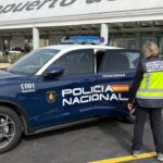 Agentes de Policía Nacional en el aeropuerto de Palma.