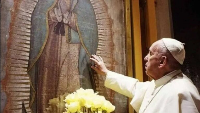 www.mallorcadiario.com fotos 1 486506 papa francisco mira mural
