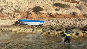 Interceptados 24 migrantes llegados en patera a Formentera de madrugada
