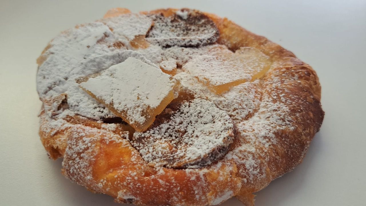 Plato típico del 'Dijous Llarder': la ensaimada de tallades.