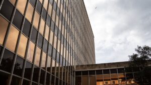 Edificio Gesa, del arquitecto Josep Ferragut.