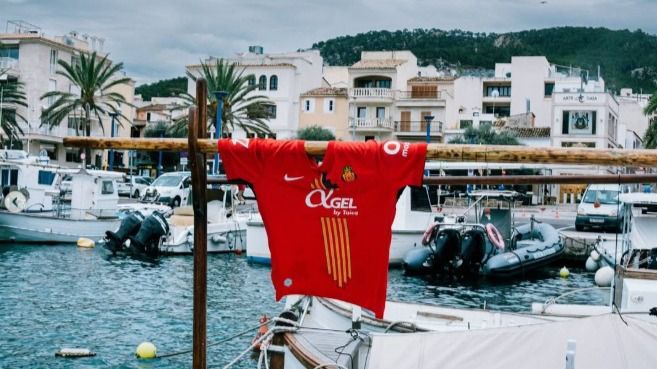 www.mallorcadiario.com fotos 1 486665 camiseta rcd mallorca para el 1 de marzo