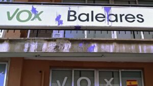 As&iacute; ha quedado la sede de Vox en Palma tras el acto vand&aacute;lico.
