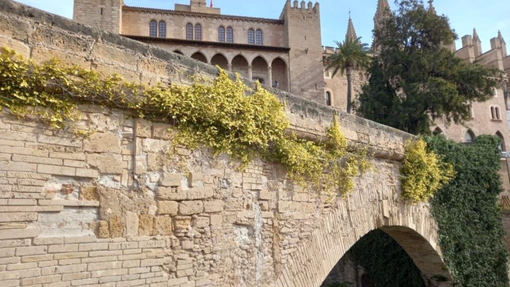 www.mallorcadiario.com fotos 1 486867 degracacion del arco de s hort d es rei
