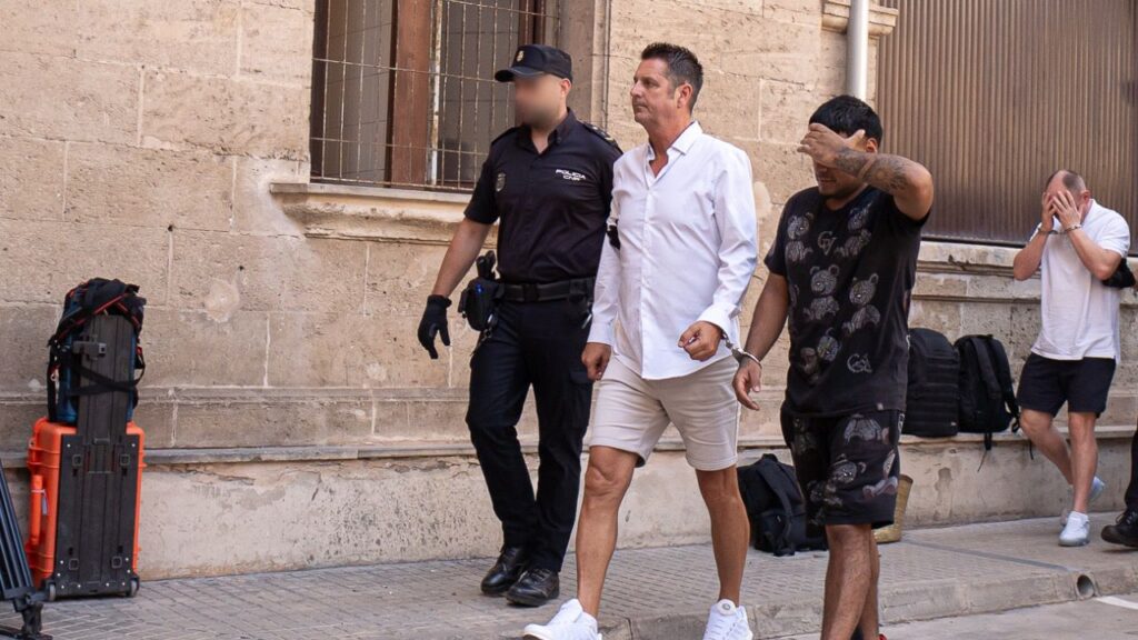 www.mallorcadiario.com fotos 1 486889 declaracion en juzgado del propietario del medusa beach club christian arnsteiner 30 editar