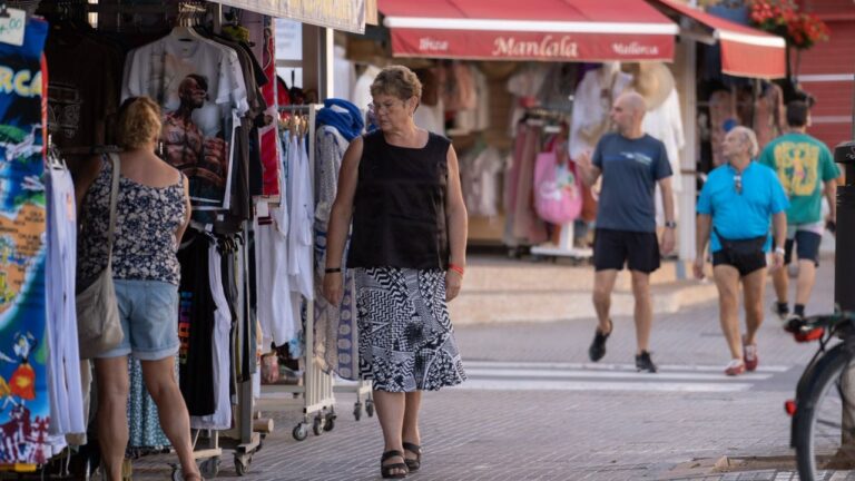 www.mallorcadiario.com fotos 1 486937 imserso en la playa de palma 119
