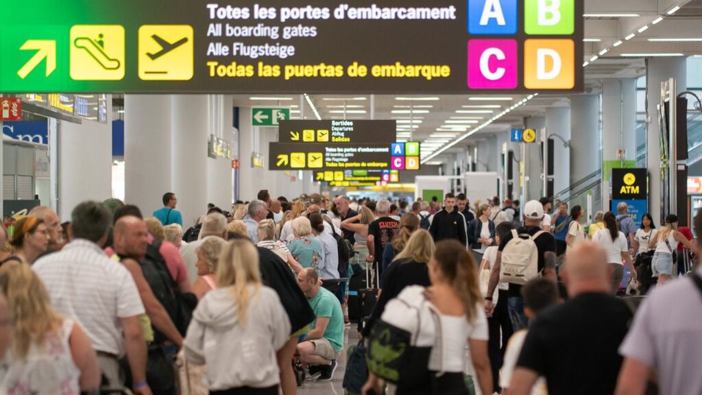 www.mallorcadiario.com fotos 1 487030 caida de sistema informatico aeropuerto de palma 54