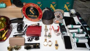 Efectos incautados durante la intervenci&oacute;n.