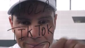 Fotograma del primer v&iacute;deo de Rafa Nadal en TikTok.