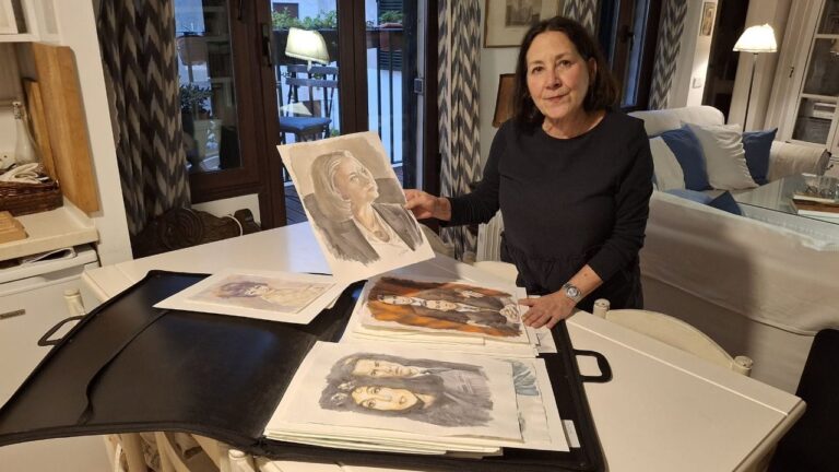 www.mallorcadiario.com fotos 1 487347 soledad jimenez mostrando sus obras