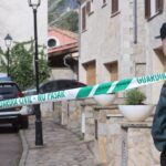 La Guardia Civil custodia la zona mientras trabaja en la investigación.