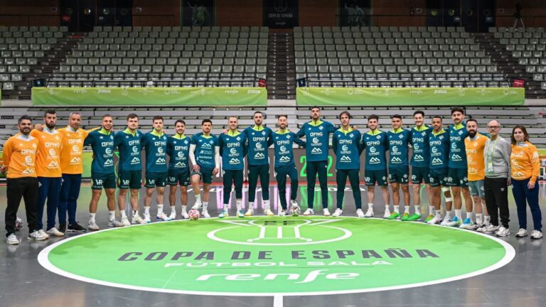 www.mallorcadiario.com fotos 1 487374 el illes balears palma futsal posa en el palacio de los deportes 2
