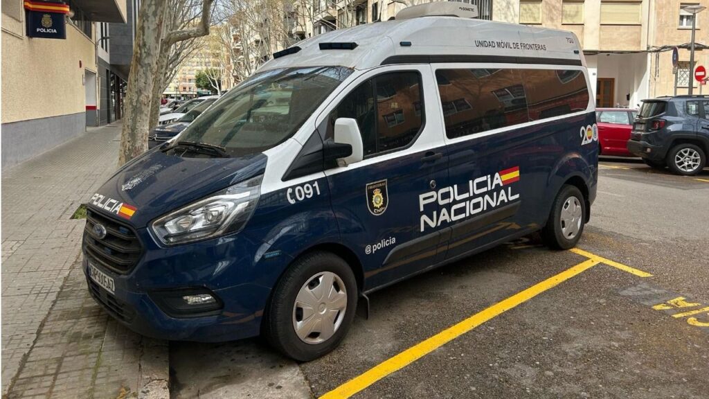 www.mallorcadiario.com fotos 1 487481 pn dia camion frente comisaria