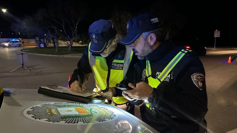 www.mallorcadiario.com fotos 1 487509 controles de trafico y tests de drogas policia local felanitx 1