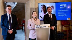 Antoni Costa, Marga Prohens y Jos&eacute; Luis Mateo, durante la presentaci&oacute;n.
