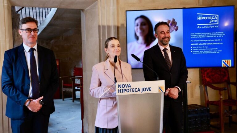 Antoni Costa, Marga Prohens y José Luis Mateo, durante la presentación.