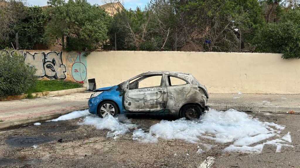 Así ha quedado el vehículo tras el incendio.