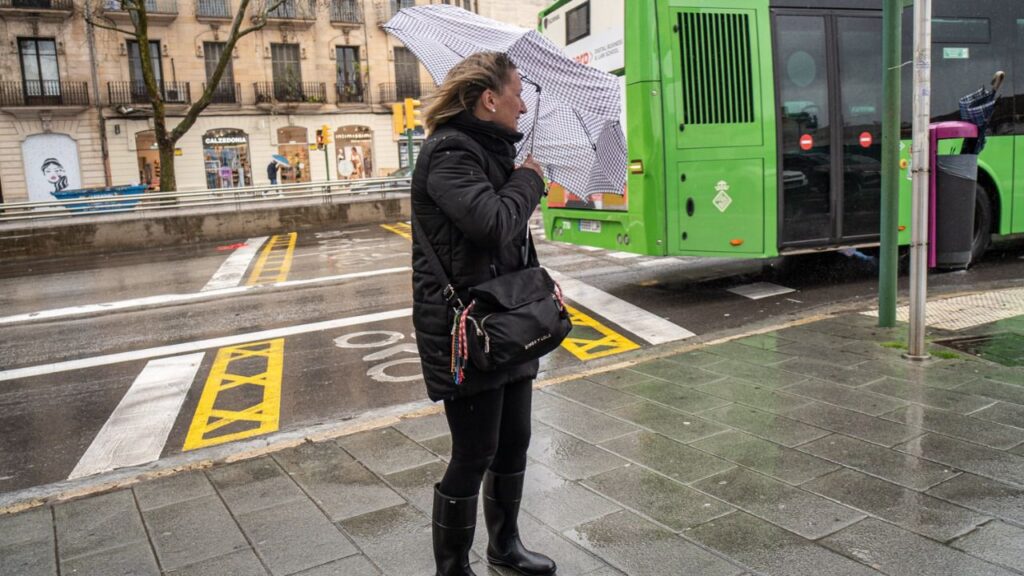 www.mallorcadiario.com fotos 1 487675 viento y paraguas 6
