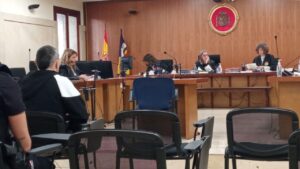 Juicio en la Audiencia Provincial a un acusado de violencia machista.