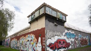 Cuatro j&oacute;venes heridos por un incendio en la antigua prisi&oacute;n de Palma