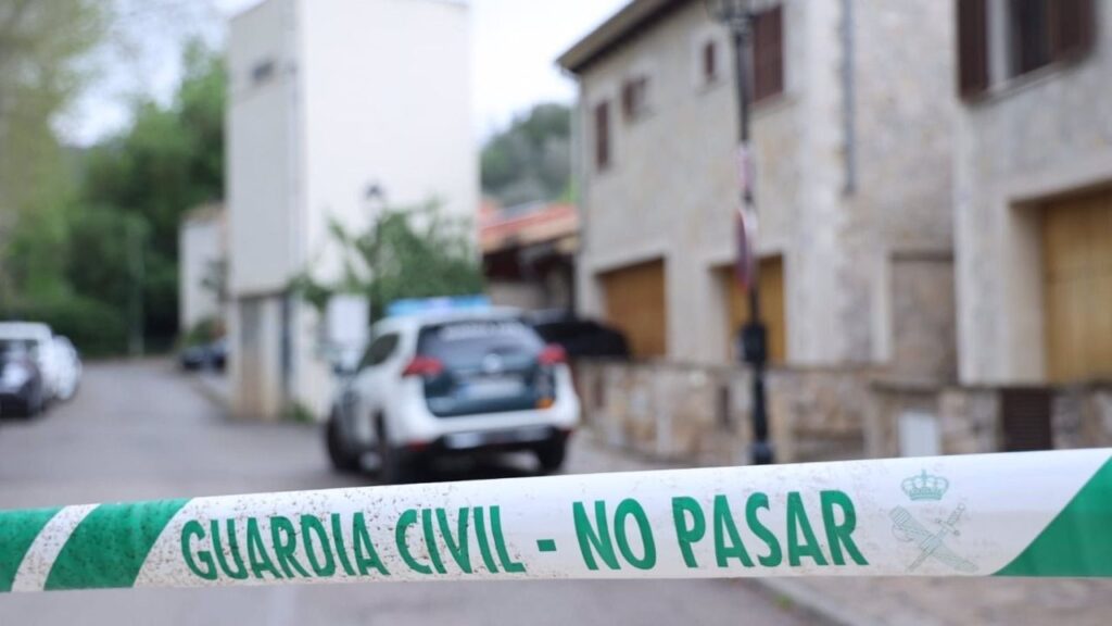 La Guardia Civil ha acordonado la zona para facilitar las labores de investigación.
