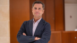 Borja Cabezon, consejero delegado de ENISA, posa tras su entrevista con mallorcadiario.com