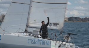 Hugo Ram&oacute;n en su llegada tras dar la vuelta a Mallorca en solitario y batir el r&eacute;cord