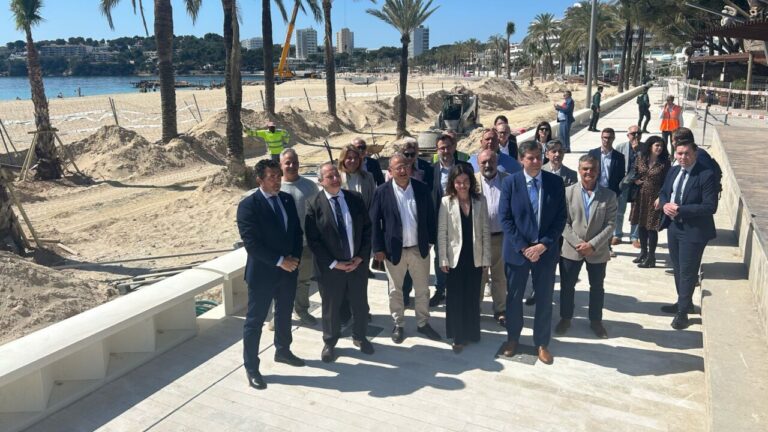 Jordi Hereu, ministro de Industria y Turismo visita las obras del nuevo paseo marítimo de Magaluf 1