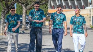 Los jugadores posan con la camiseta especial para la Final Four (3)