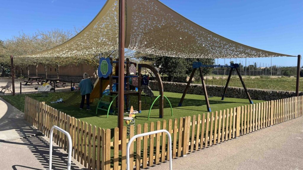 Mejoras en el parque infantil de Es Llombars