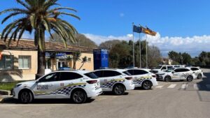 Coches de la Polic&iacute;a Local de Alc&uacute;dia.