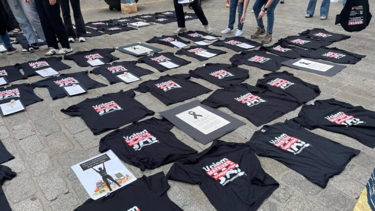 Seguimiento total de las educadoras a la huelga de las ‘escoletes’ y desafío a los servicios mínimos