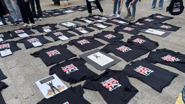Seguimiento total de las educadoras a la huelga de las ‘escoletes’ y desafío a los servicios mínimos