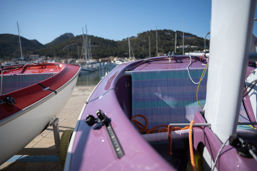 Interior del velero adaptado de Violeta del Reino
