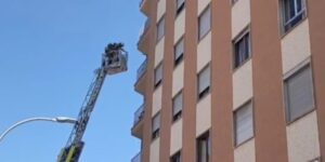 bomberos autoescala incendio