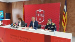 Acuerdo entre el Govern y la FFIB para implementar polic&iacute;as tutores en el f&uacute;tbol base.