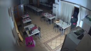 Cae la banda del alcohol barato.