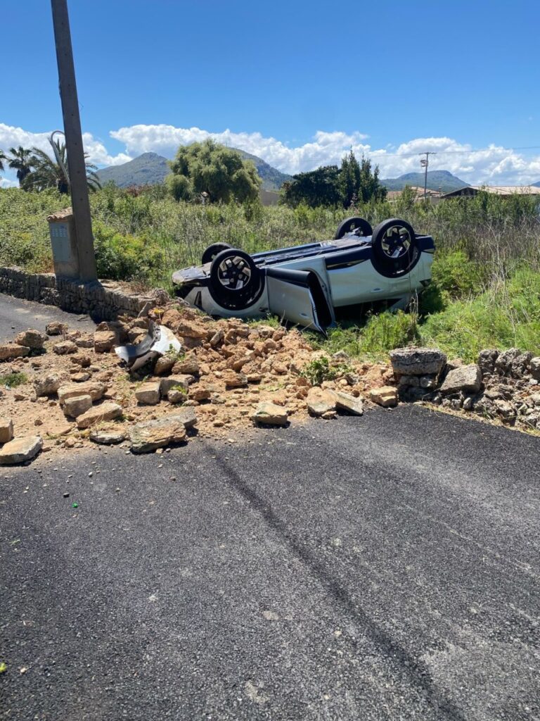 coche volcado alcudia