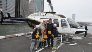 Muere una familia espa&ntilde;ola al estrellarse un helic&oacute;ptero en el r&iacute;o Hudson de Nueva York