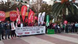 Concentraci&oacute;n trabajadoras escoletas externalizadas de Palma.