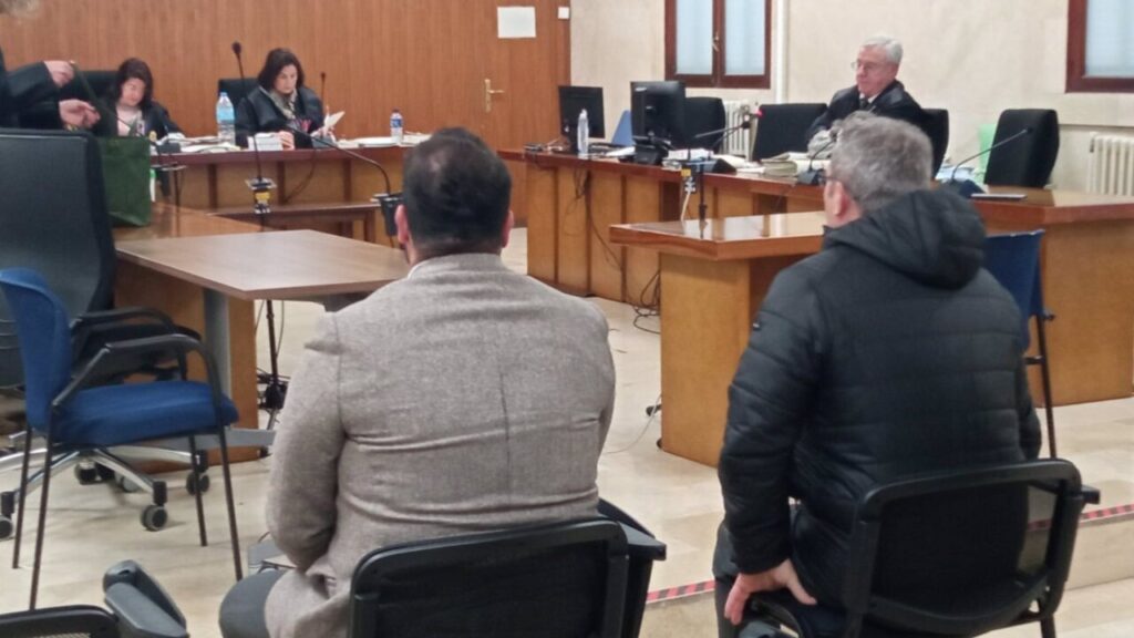 Dos hombres aceptan cinco y tres meses de cárcel por estafar más de 28.000 euros con facturas falsas en Mallorca