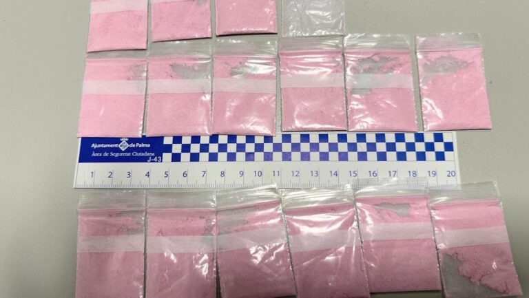 Detenido por ocultar 16 bolsas de tusi en sus calzoncillos.