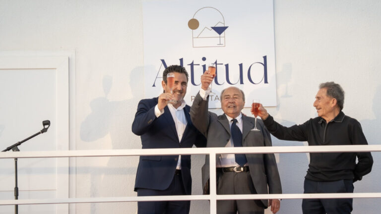 Más de 200 personas disfrutan del 40 aniversario de Ola Hotels en Puerto Portals